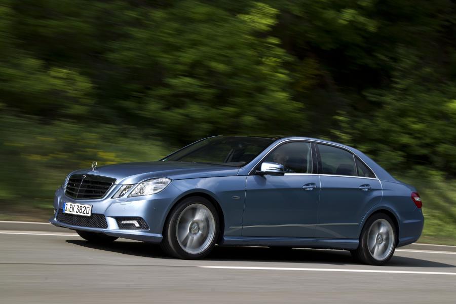  Mercedes-Benz E500 BlueEFFICIENCY 2011 года  (фото 1 из 17)